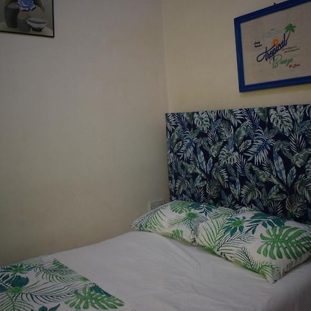 Tropical Breeze Vacation Home And Apartments Gros Islet Eksteriør bilde