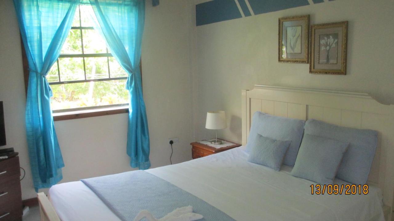 Tropical Breeze Vacation Home And Apartments Gros Islet Eksteriør bilde