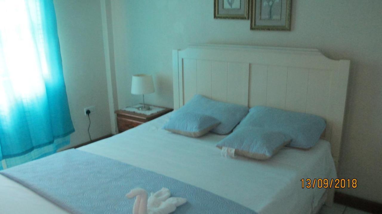 Tropical Breeze Vacation Home And Apartments Gros Islet Eksteriør bilde