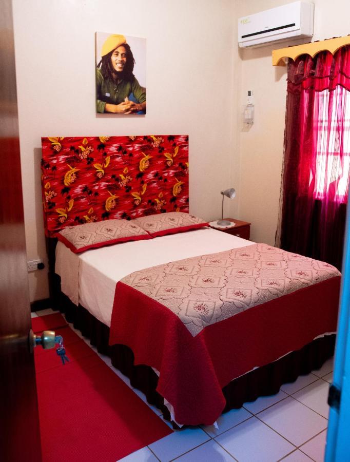 Tropical Breeze Vacation Home And Apartments Gros Islet Eksteriør bilde