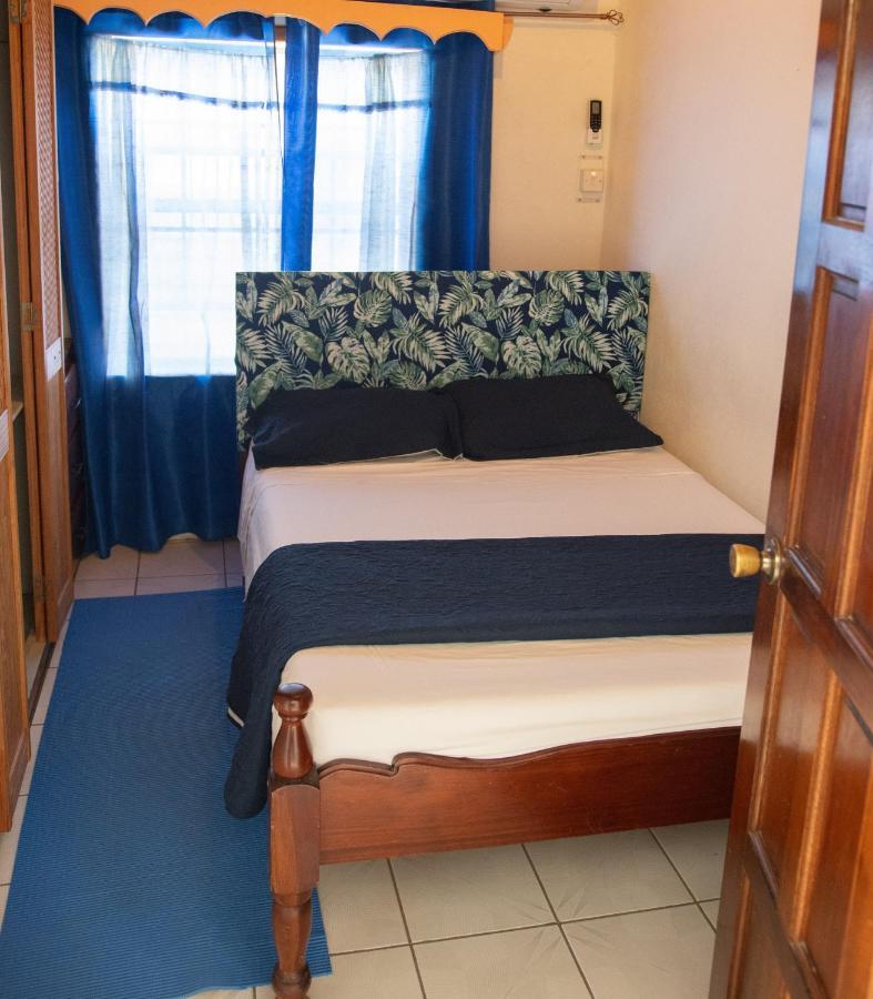 Tropical Breeze Vacation Home And Apartments Gros Islet Eksteriør bilde