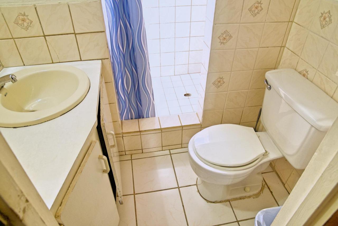 Tropical Breeze Vacation Home And Apartments Gros Islet Eksteriør bilde