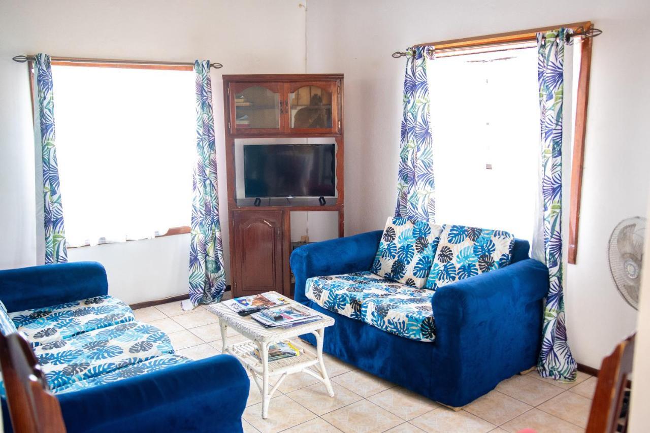 Tropical Breeze Vacation Home And Apartments Gros Islet Eksteriør bilde