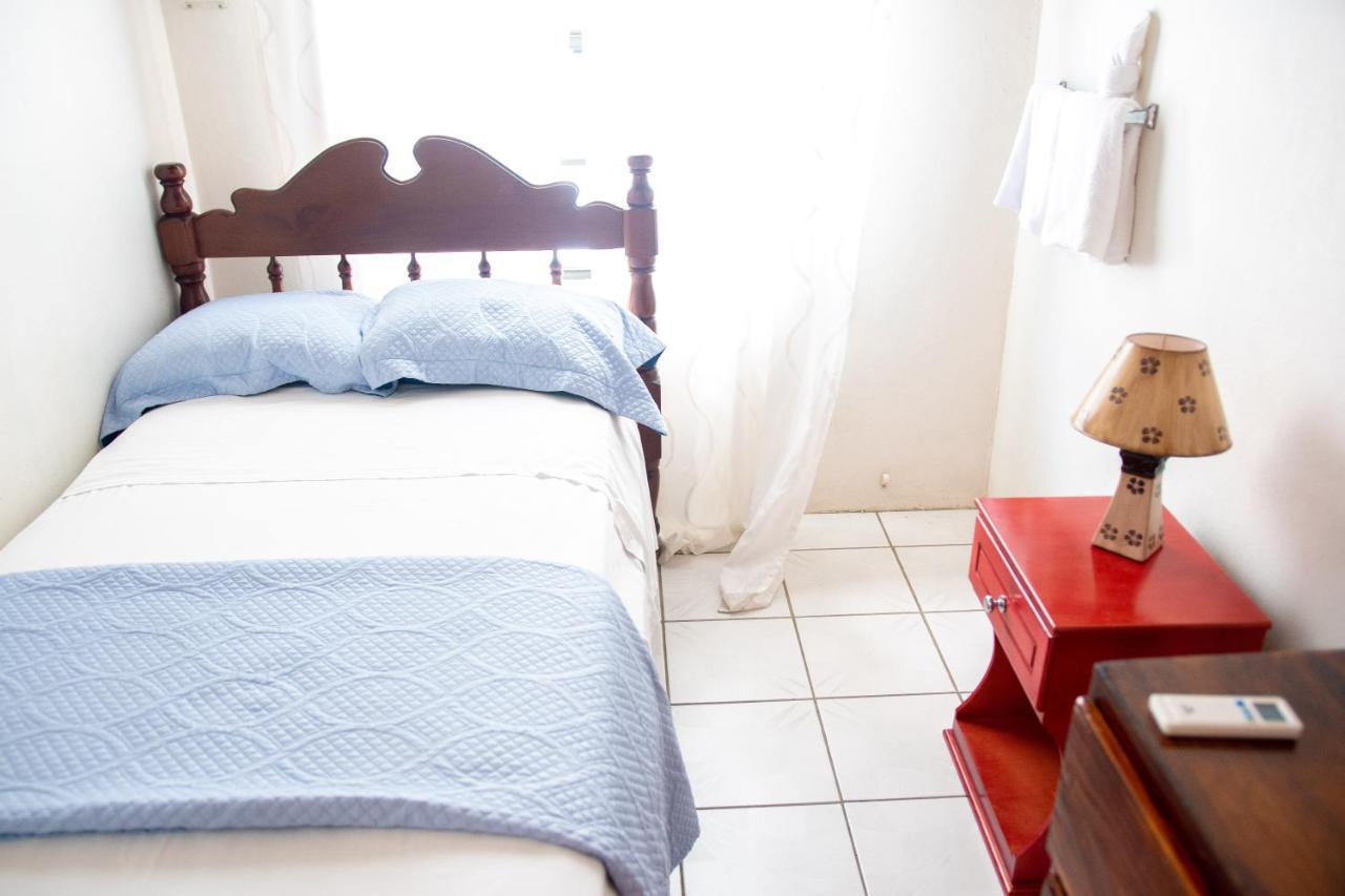 Tropical Breeze Vacation Home And Apartments Gros Islet Eksteriør bilde