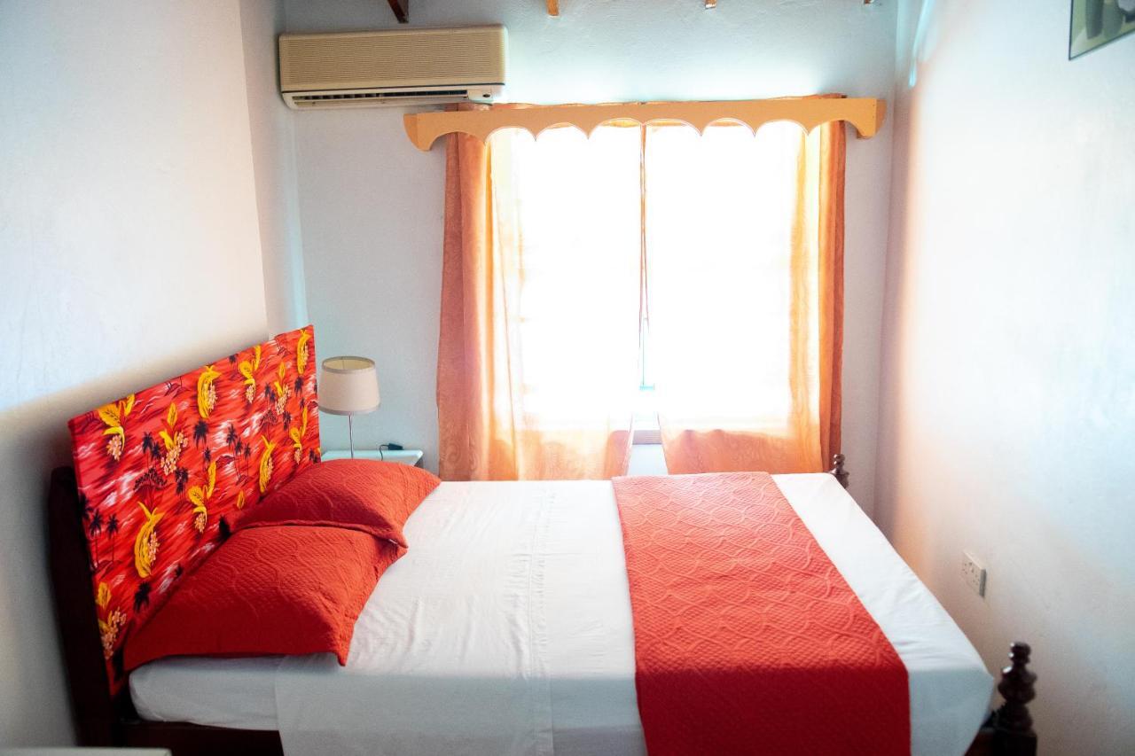 Tropical Breeze Vacation Home And Apartments Gros Islet Eksteriør bilde