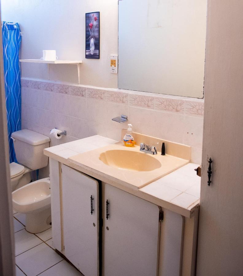 Tropical Breeze Vacation Home And Apartments Gros Islet Eksteriør bilde