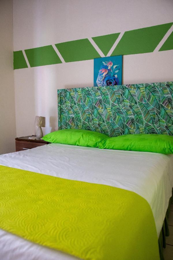 Tropical Breeze Vacation Home And Apartments Gros Islet Eksteriør bilde