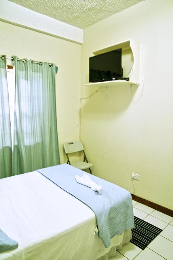 Tropical Breeze Vacation Home And Apartments Gros Islet Eksteriør bilde