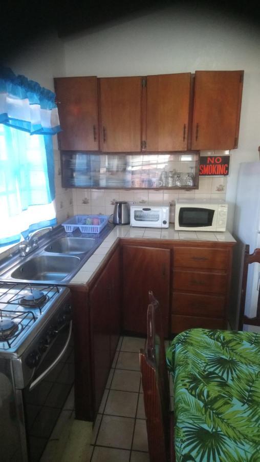 Tropical Breeze Vacation Home And Apartments Gros Islet Eksteriør bilde