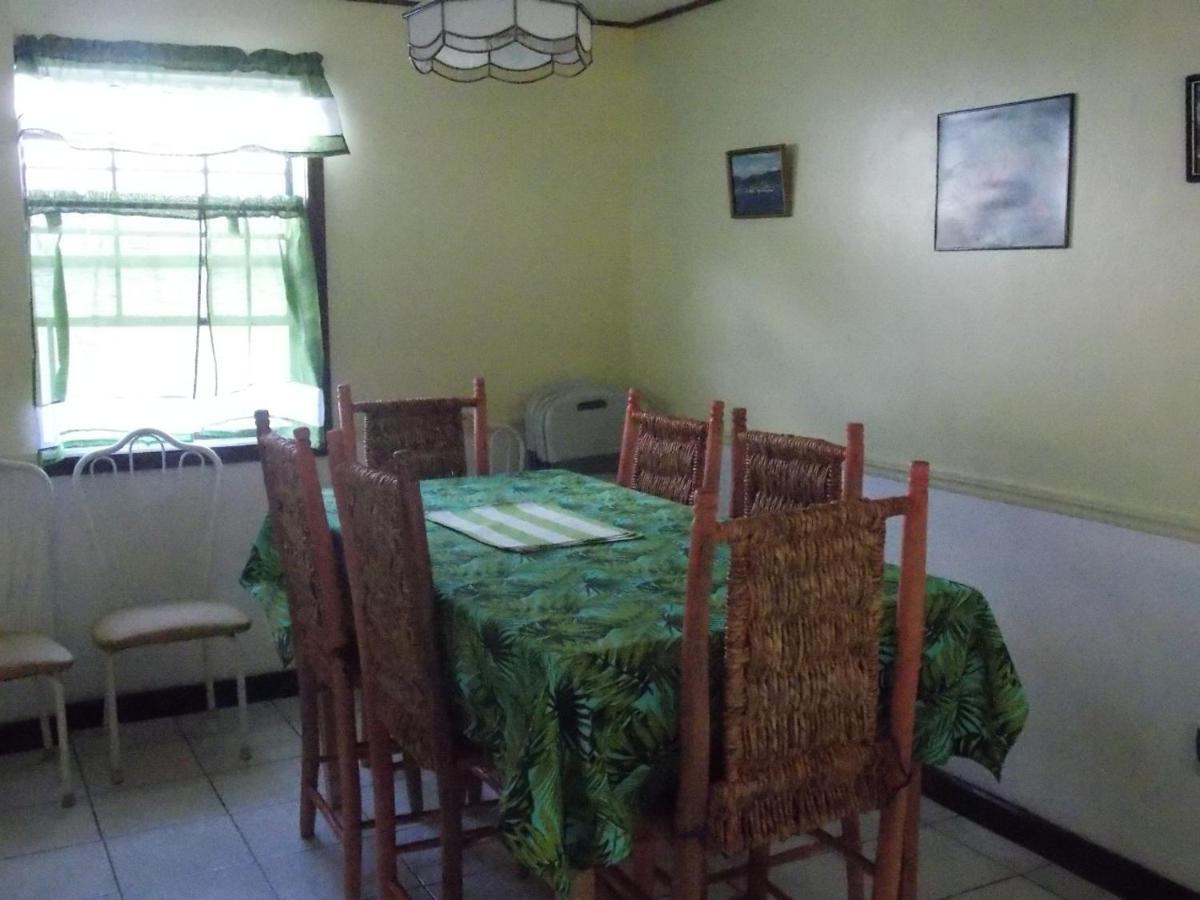 Tropical Breeze Vacation Home And Apartments Gros Islet Eksteriør bilde